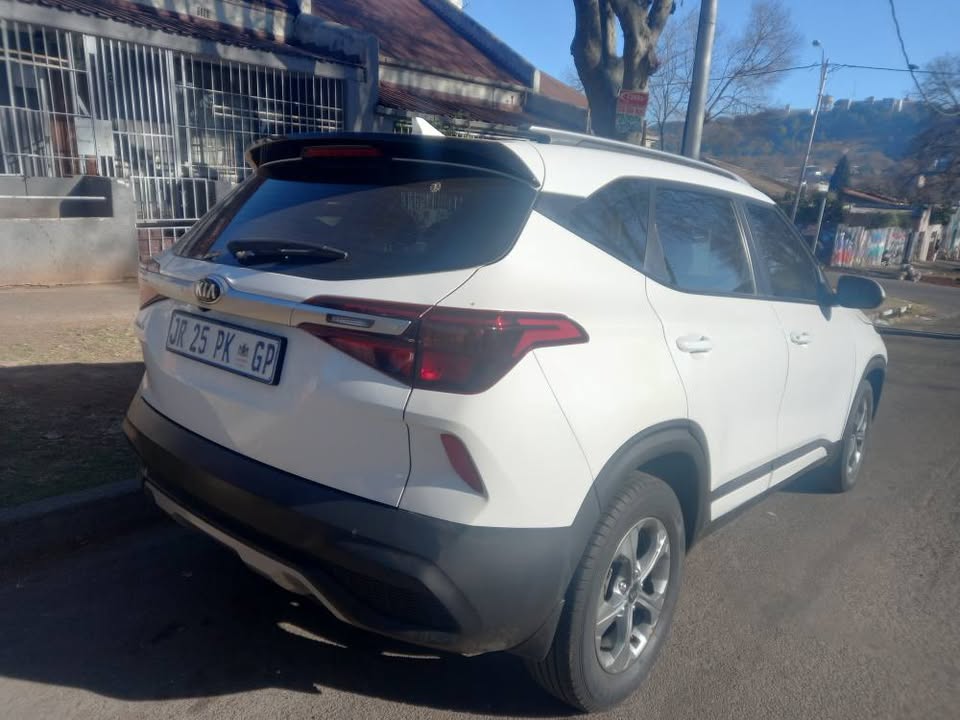 2020 Kia Seltos 2.0 Automatic, Petrol, White, 78000kms, Reverse camera and sensors