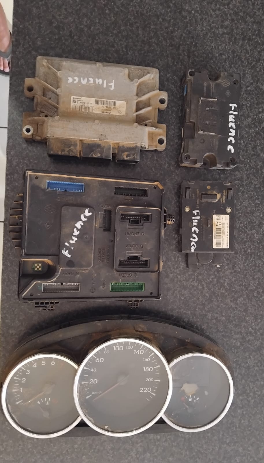 2011 RENAULT FLUENCE LOCKSET - Private Seller