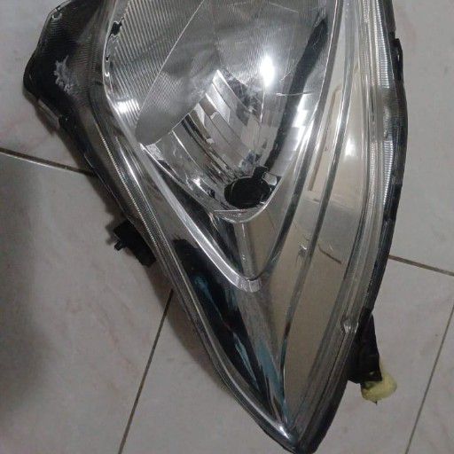 Suzuki swift headlight - Private Seller