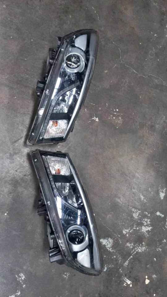 KIA SEDONA HEADLIGHTS - Private Seller KIA SEDONA HEADLIGHTS - Private Seller