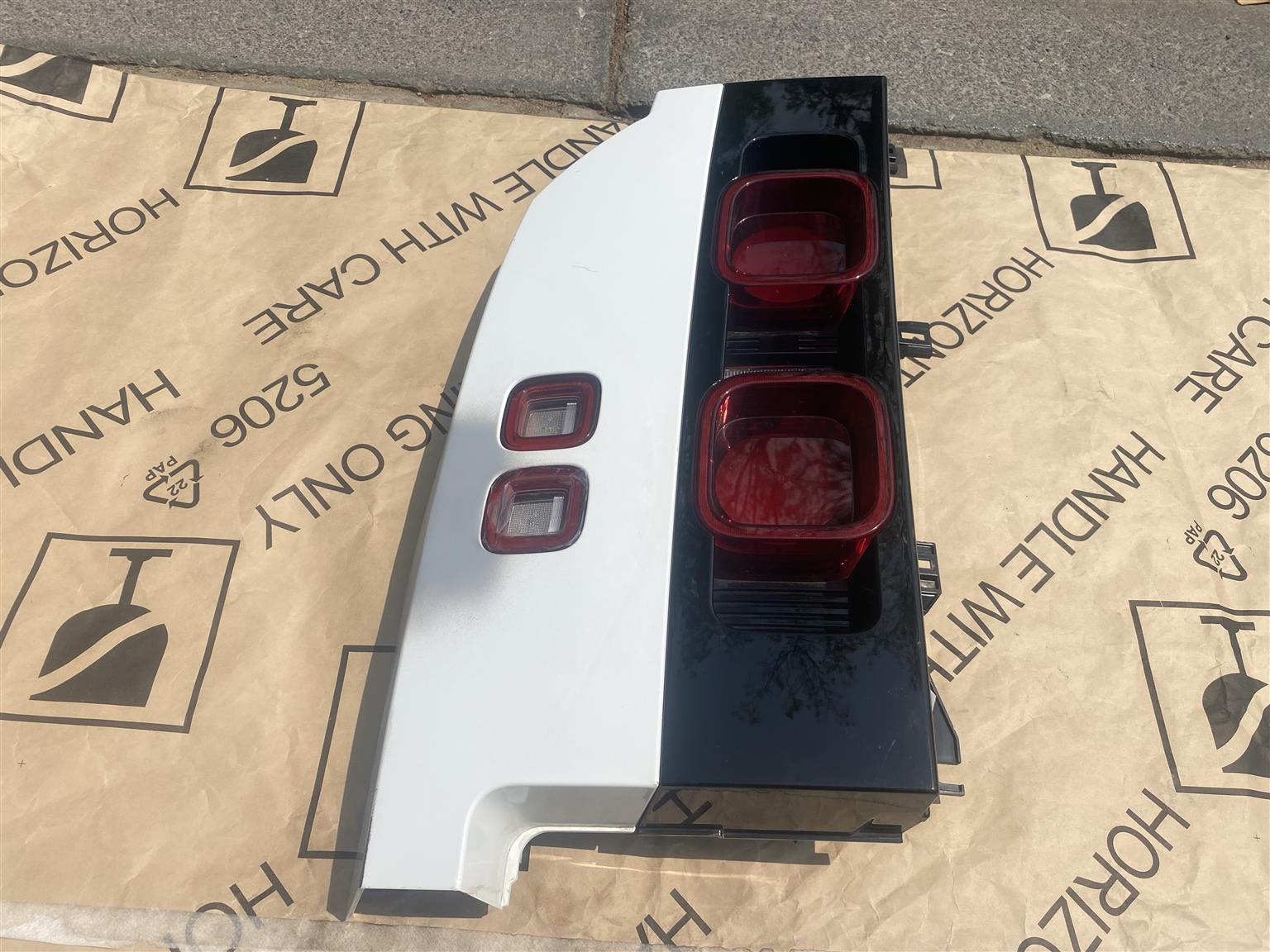 2023 LAND ROVER DEFENDER FULL LED TAIL LIGHT LEFT SIDE FOR SALE - Private Seller
