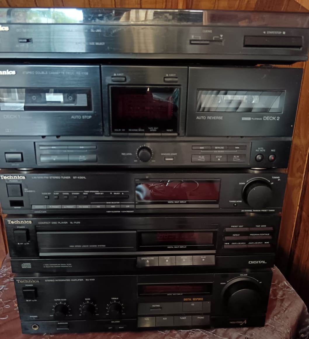Technics HiFi with 26 LP's R&B and Soul all classics