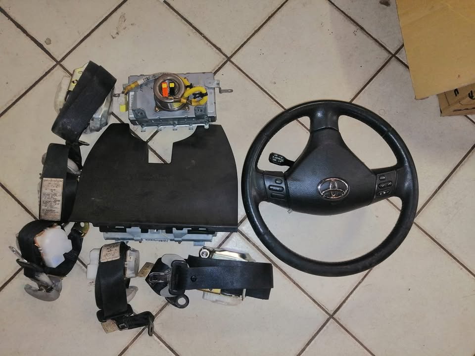 Toyota verso airbag set with seat belts and steering wheel - Private Seller