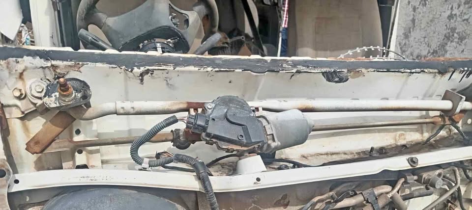 Toyota quantum wiper linkage