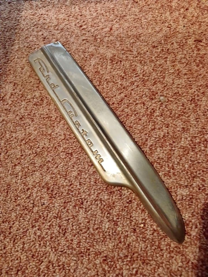 Ford Custom, big crome badge - Private Seller Ford Custom, big crome badge - Private Seller