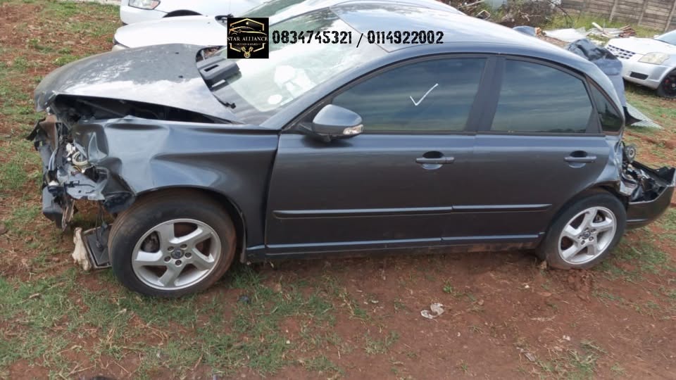 VOLVO S40 STRIPPING FOR SPARES - Private Seller