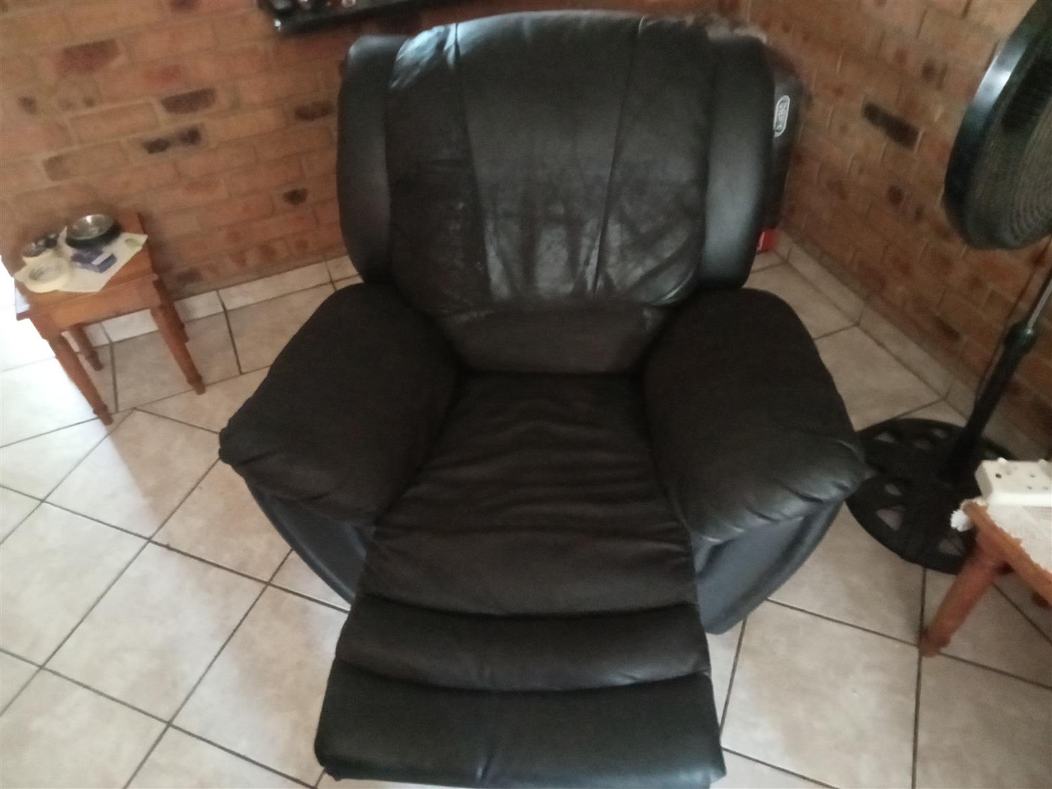 Black Grafton Everest 321 leather couches and Green 321 leather couches