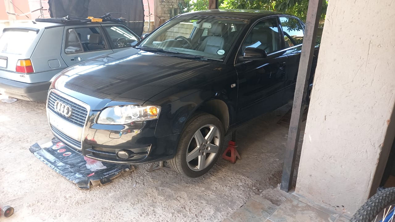 Audi A4 B7 complete manual gearbox, gear lever, pedals and cables - Private Seller