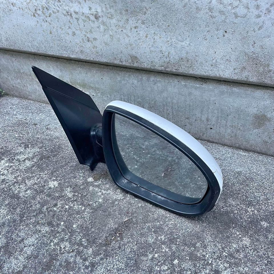 Hyundai Tucson Side Mirror - Private Seller Hyundai Tucson Side Mirror - Private Seller