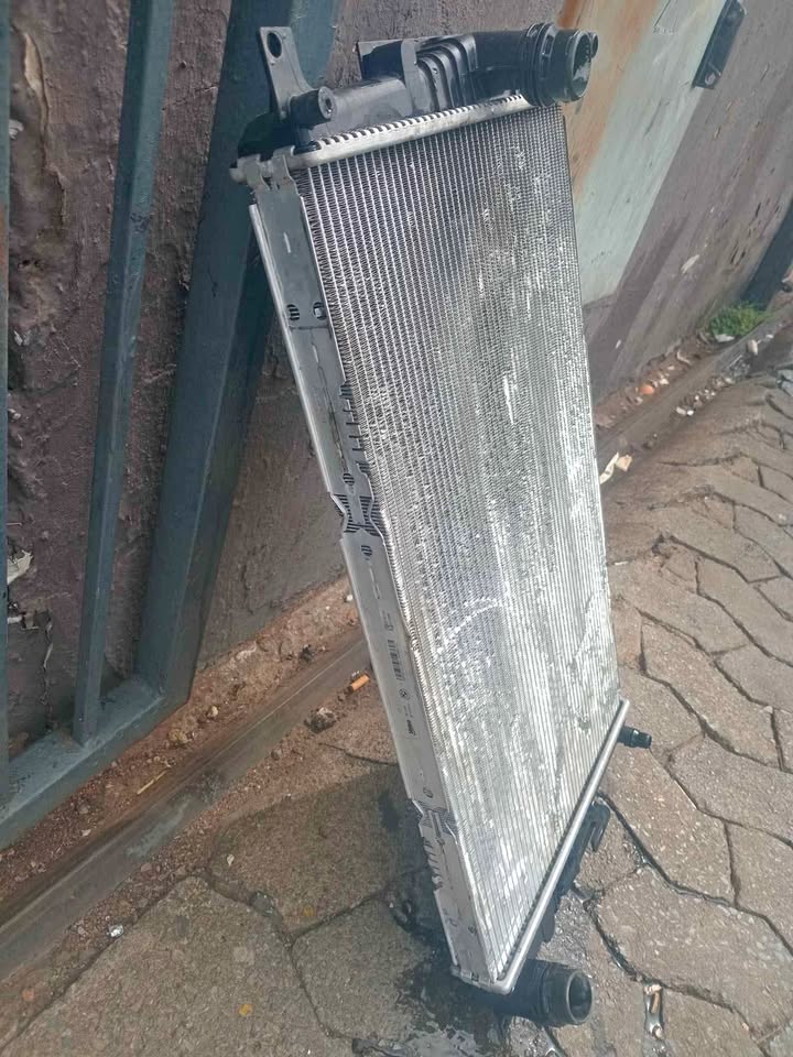 Radiator BMW 3 Series 2015 DBA-3B20 M151524 B - Private Seller Radiator BMW 3 Series 2015 DBA-3B20 M151524 B - Private Seller