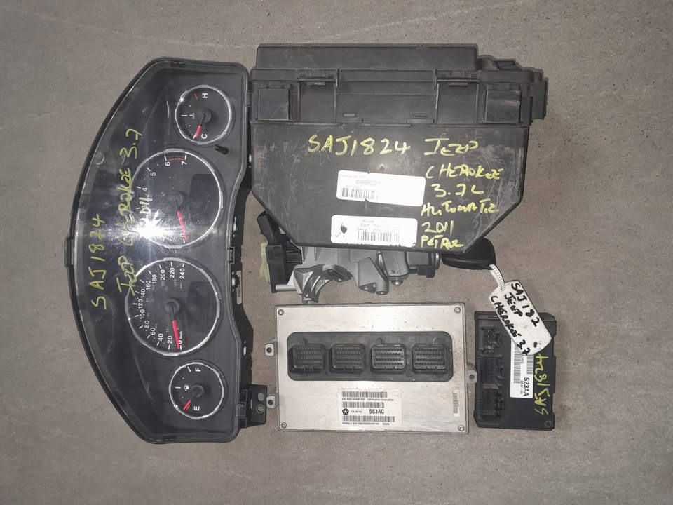 JEEP CHEROKEE 3.7L COMPLETE LOCKSET FOR SALE - Private Seller