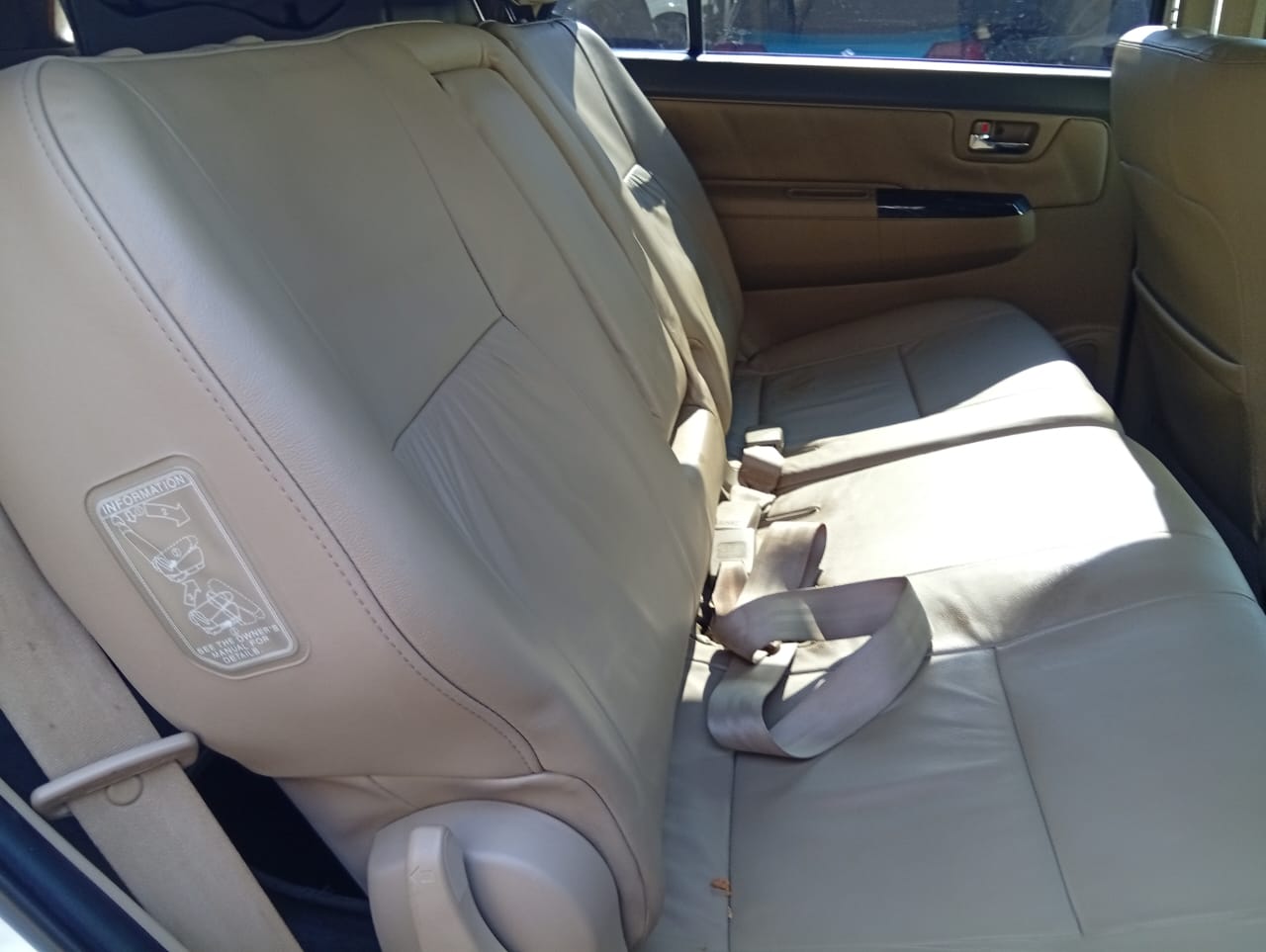2015 Toyota Fortuner 4X4 3.0 SUV 7Seater D4D Diesel MINT Manual 165,000km Leathe