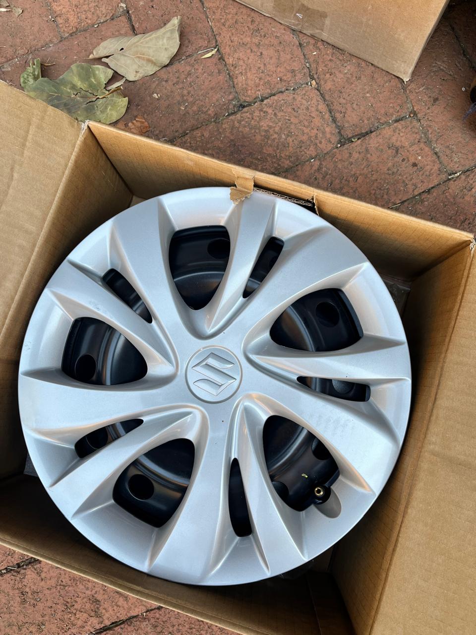 x 4 Orginal Suzuki hubcaps and OEM rims - Private Seller