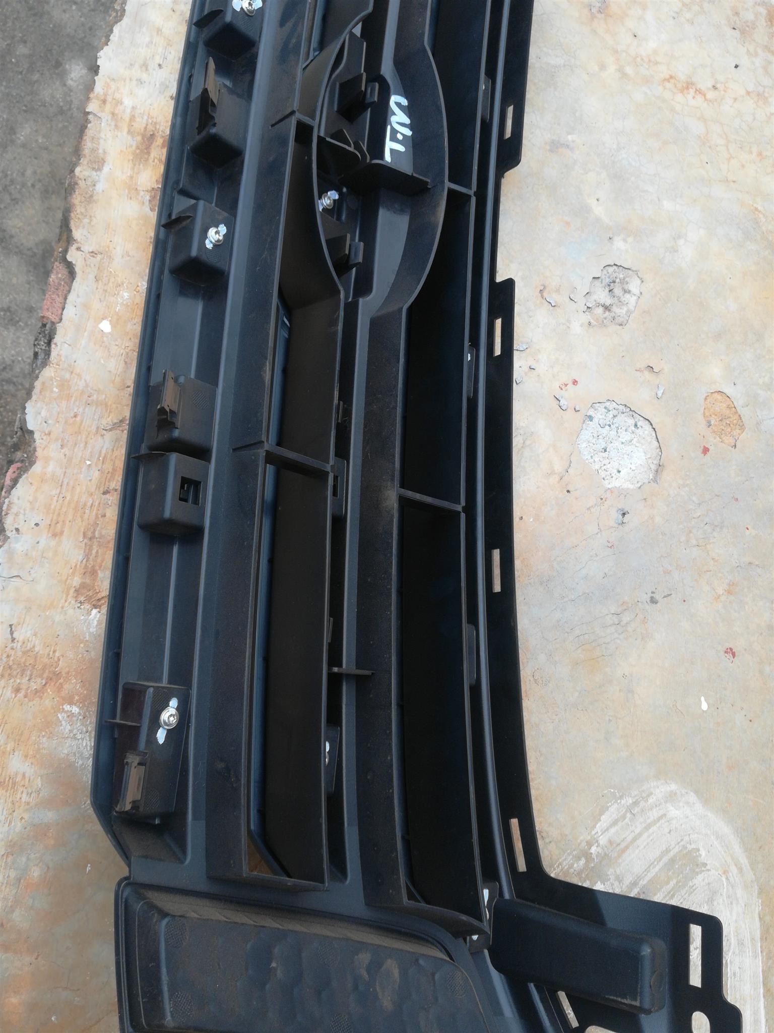 Ford Ranger T6 original grilles with badge - Private Seller