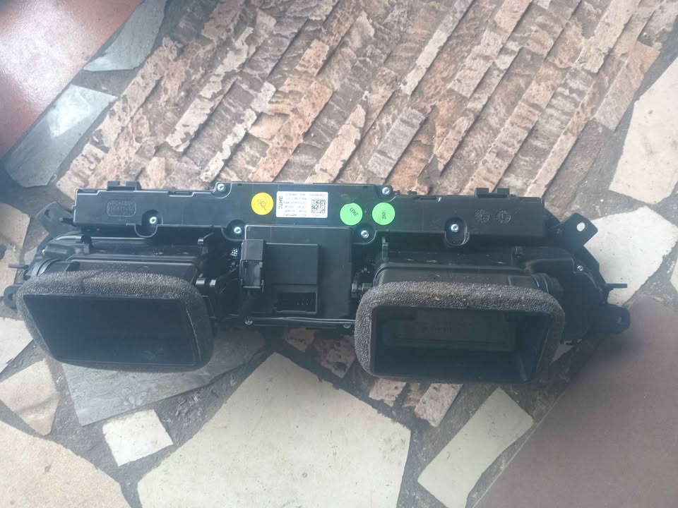 BMW OEM Automatic Air Conditioning Control 9462761 3' G20 G21 Z4 G29 017157 - Private Seller BMW OEM Automatic Air Conditioning Control 9462761 3' G20 G21 Z4 G29 017157 - Private Seller