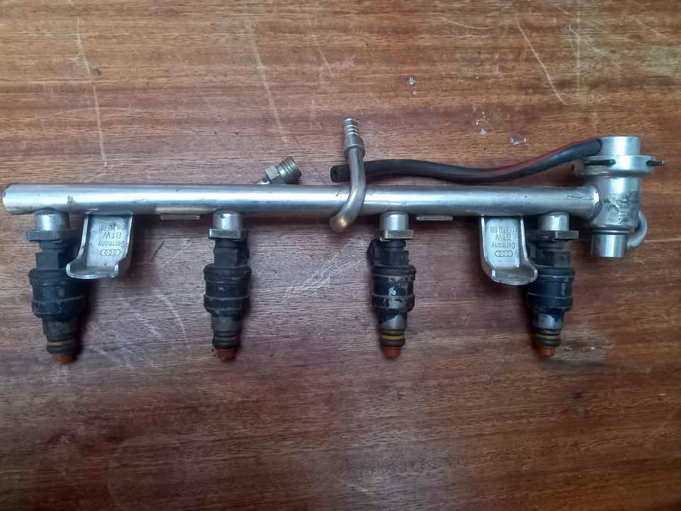 AUDI ADR 1.8 20V INJECTOR RAIL AND INJECTORS
