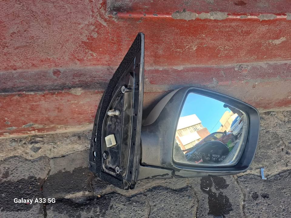 Kia Carnival side mirror - Private Seller