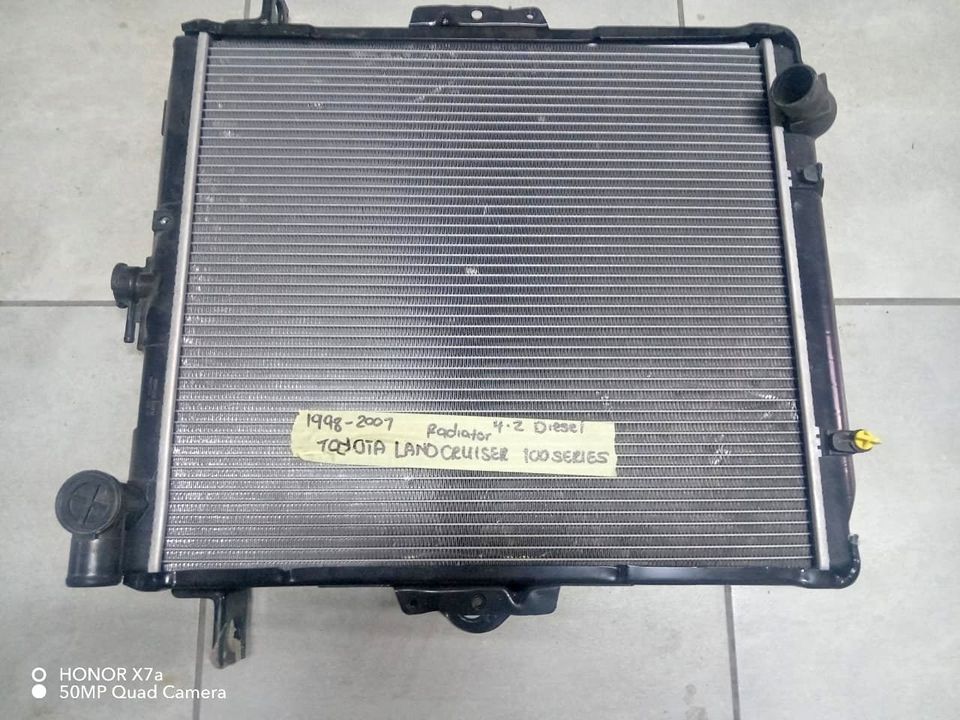 TOYOTA LANDCRUSER 100 SERIES RADIATOR - Private Seller TOYOTA LANDCRUSER 100 SERIES RADIATOR - Private Seller