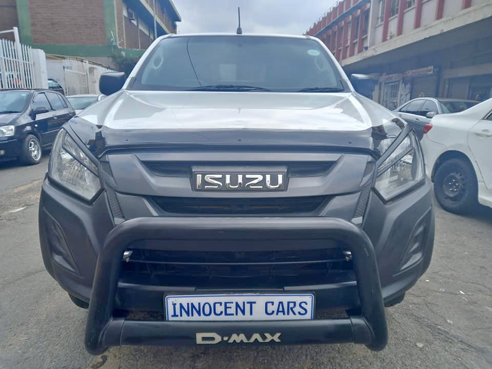 2021 ISUZU KB250  2.5 DIESEL BAKKIE WITH CANOPY, MANUAL, WHITE COLOUR, MILEAGE 79000KM