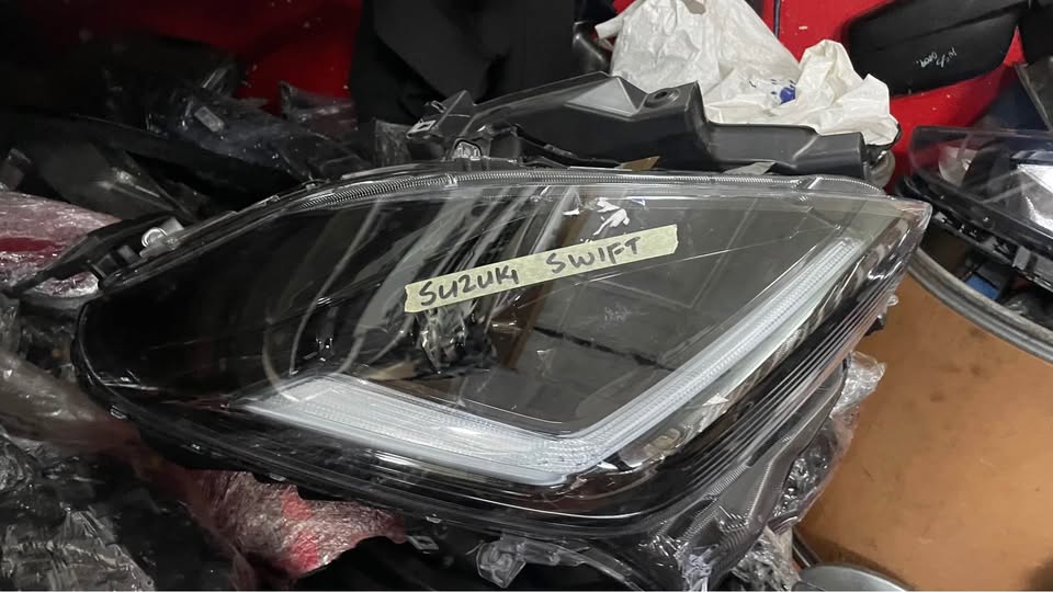 Suzuki Swift headlight - Private Seller Suzuki Swift headlight - Private Seller
