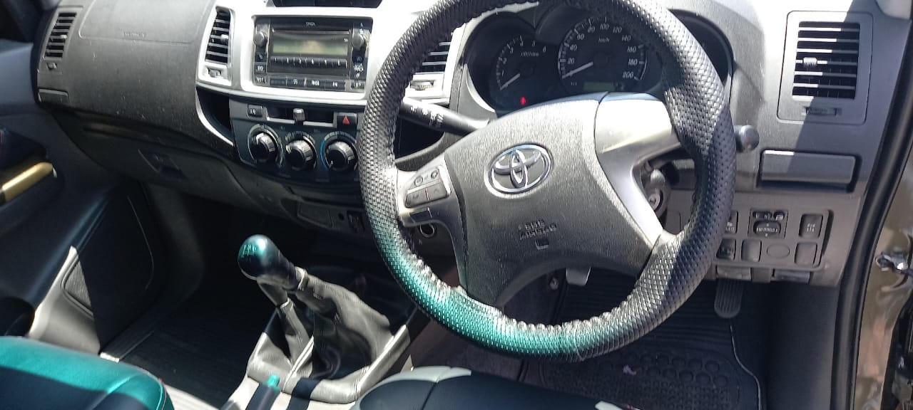 Used 2013 Toyota Hilux 2.5D-4D double cab 4x4 SRX - Private Seller Used 2013 Toyota Hilux 2.5D-4D double cab 4x4 SRX - Private Seller