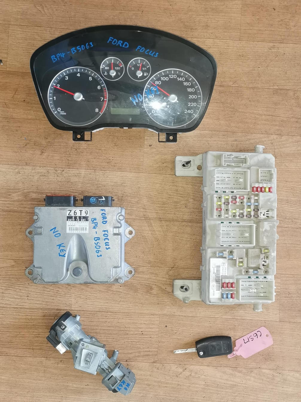 Ford Focus 1.6lt 2009 #Z6 ECU set for sale - Private Seller