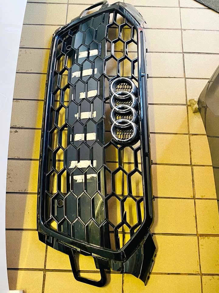 2020 AUDI A5 MAIN GRILL AVAILABLE FOR SALE - Private Seller 2020 AUDI A5 MAIN GRILL AVAILABLE FOR SALE - Private Seller