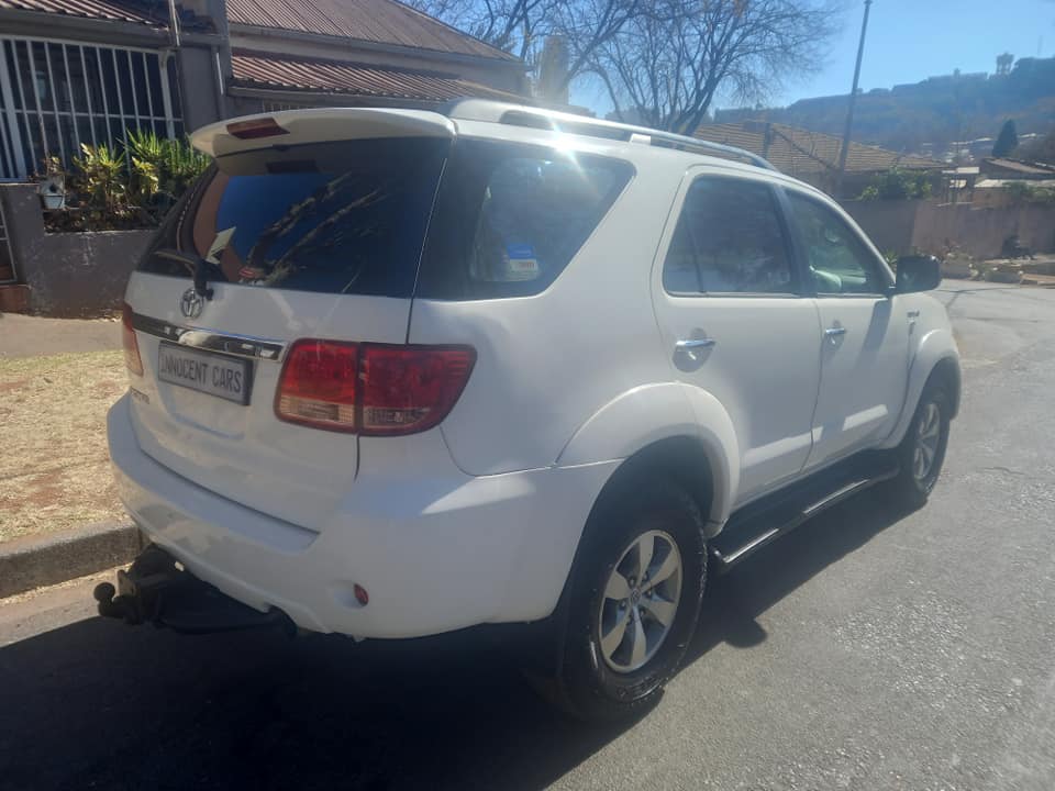 2009 TOYOTA FORTUNER 3.0 D4D DIESEL, MANUAL 4X4, WHITE COLOR, MILEAGE 90000KM