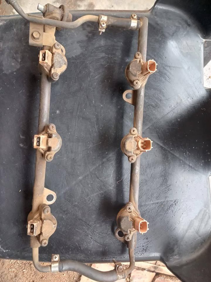 Nissan Maxima 3.0 V6 & VG30 Fuel Rail With Injectors - Private Seller Nissan Maxima 3.0 V6 & VG30 Fuel Rail With Injectors - Private Seller