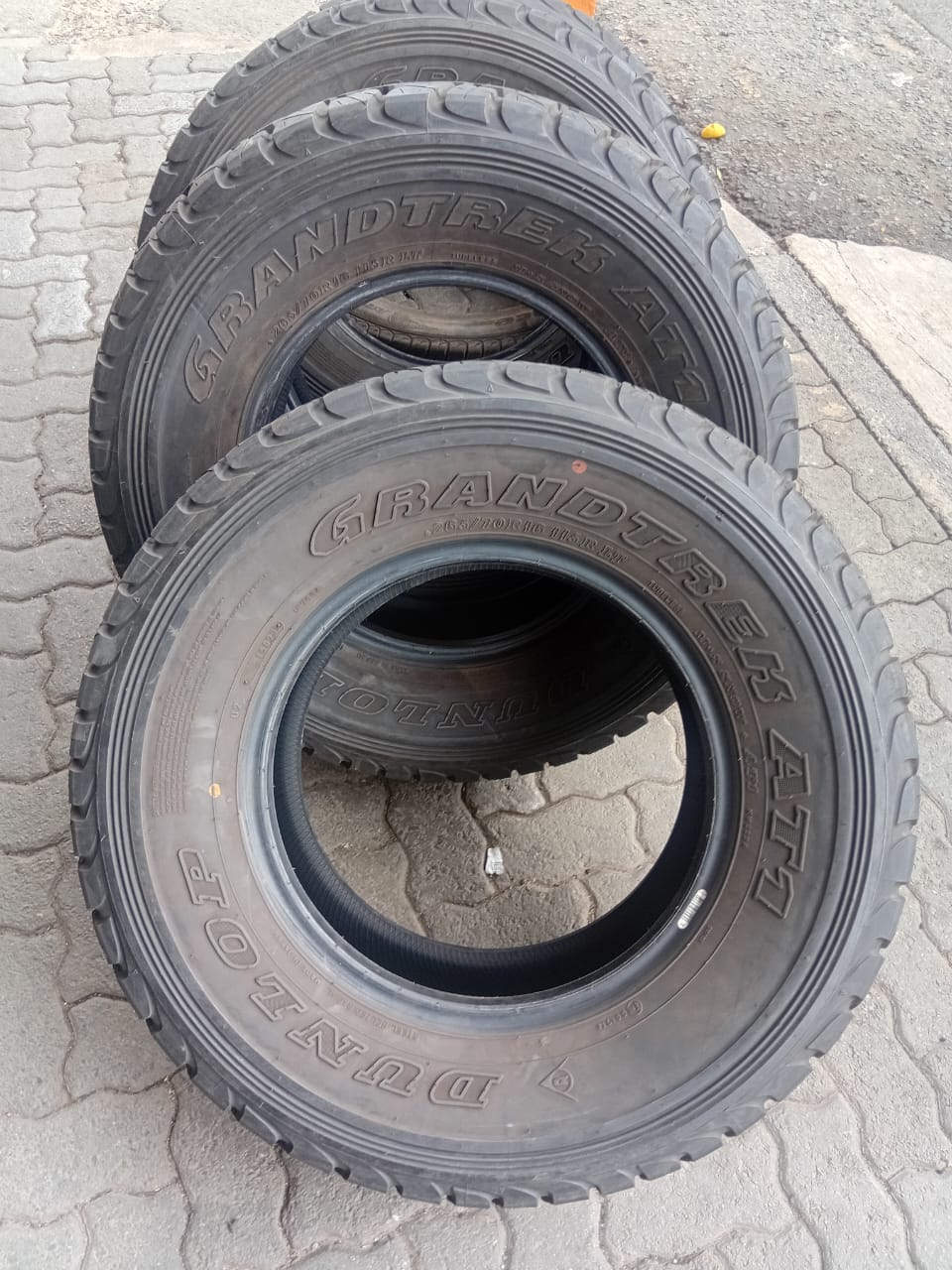 265/70/16 × 5 Dunlop Grandtrak1 - Private Seller