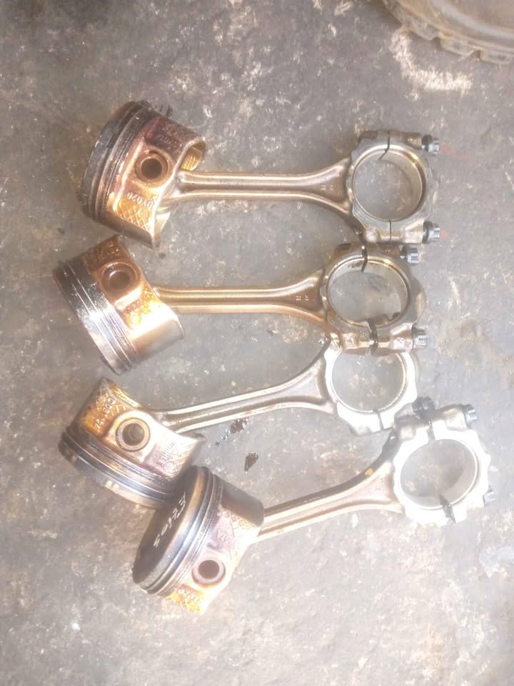 Toyota etios piston complete set - Private Seller Toyota etios piston complete set - Private Seller