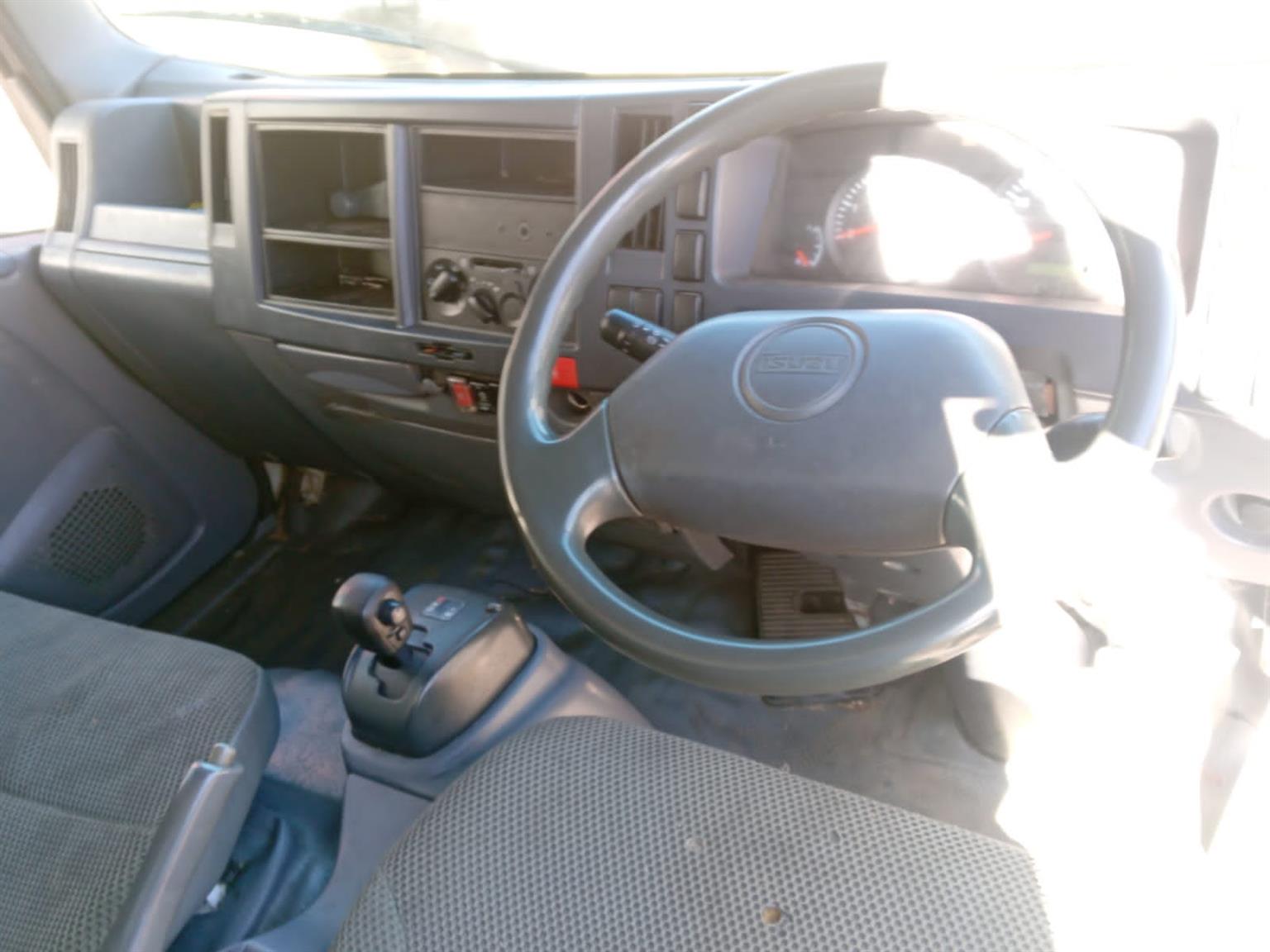 Isuzu truck