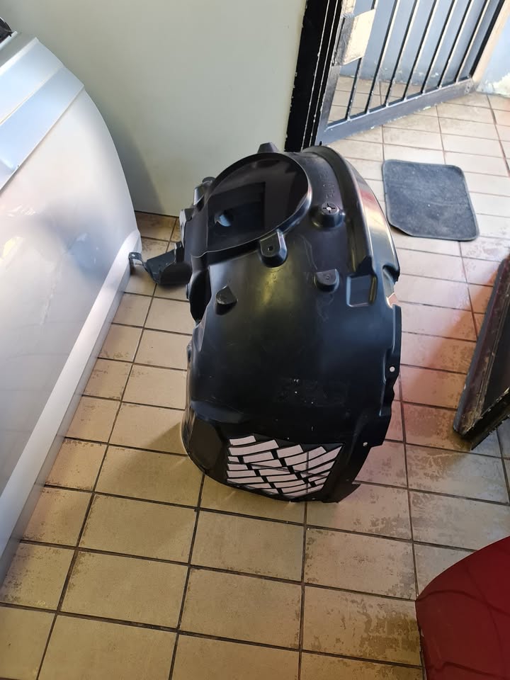 2021 BMW 1 SERIES (F40)FENDER LINER LEFT FOR SALE - Private Seller 2021 BMW 1 SERIES (F40)FENDER LINER LEFT FOR SALE - Private Seller