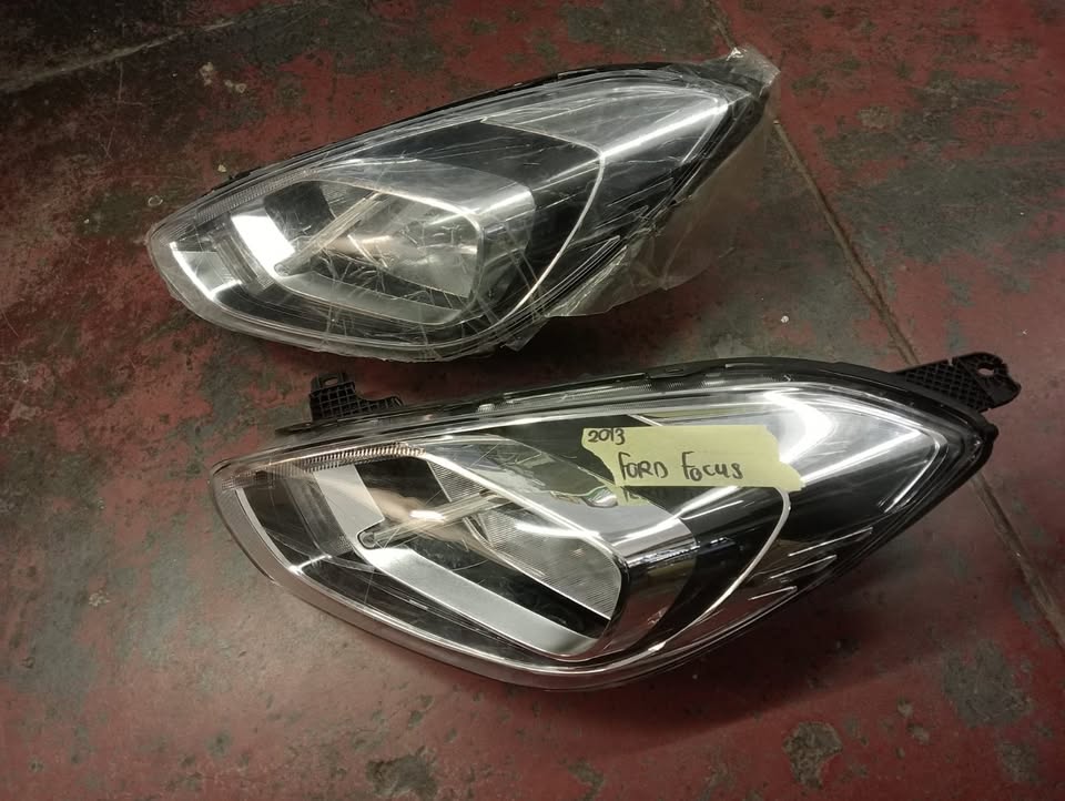 FORD FOCUS HEADLIGHTS - Private Seller FORD FOCUS HEADLIGHTS - Private Seller