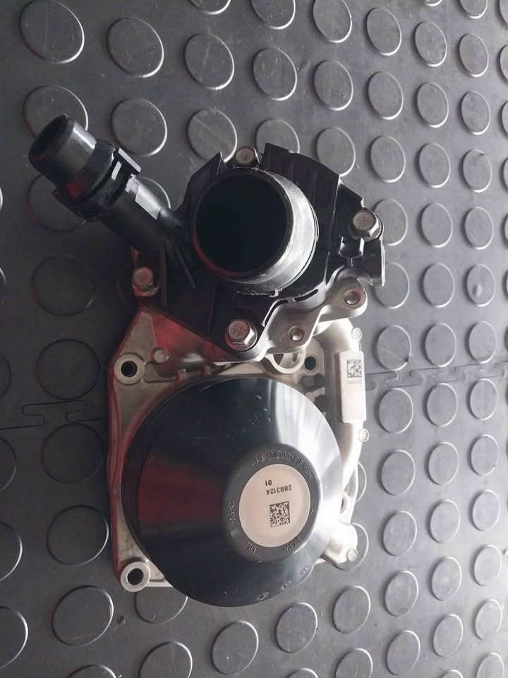 Bmw G20 G30 X3 B47 water pump - Private Seller