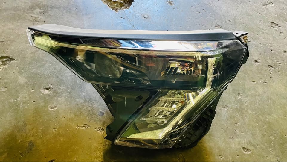 Kia Sonet headlight 2024 - Private Seller Kia Sonet headlight 2024 - Private Seller
