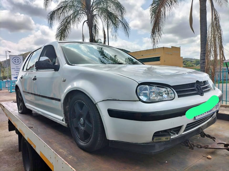 GOLF 4 1.6 STRIPPING FOR SPARES - Private Seller GOLF 4 1.6 STRIPPING FOR SPARES - Private Seller