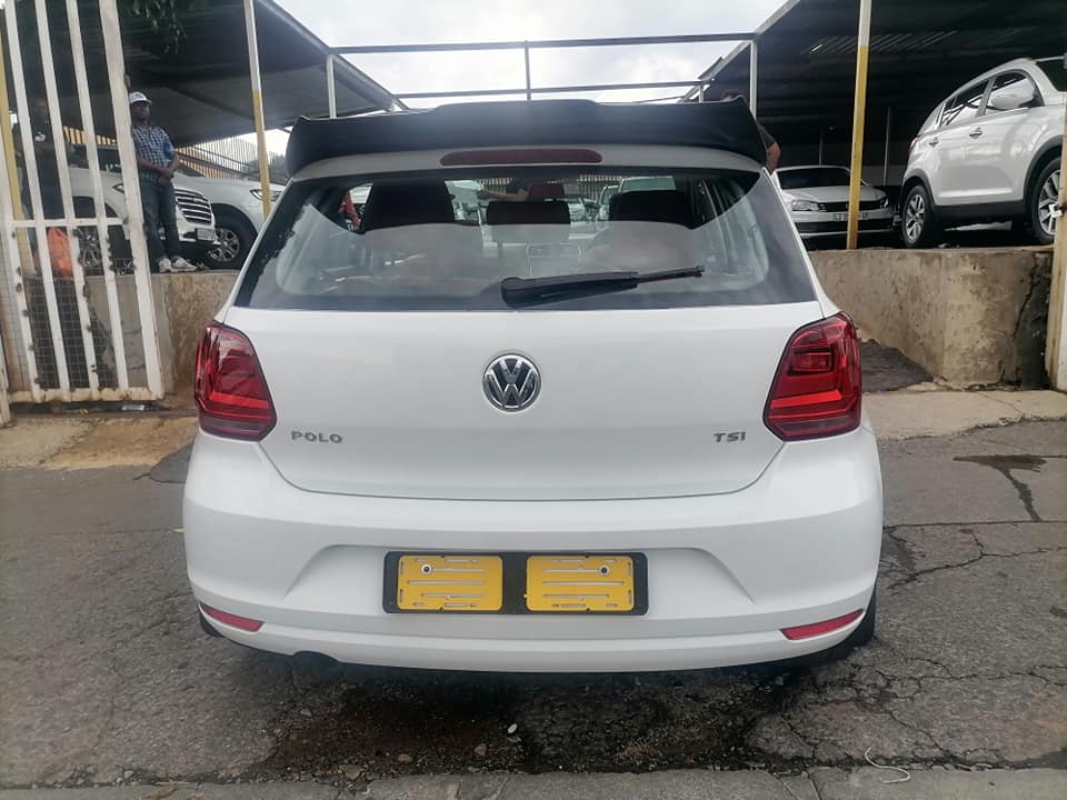 2015 Volkswagen polo 1.2 TSI Sunroof Comfortline Hatchback leather seat
