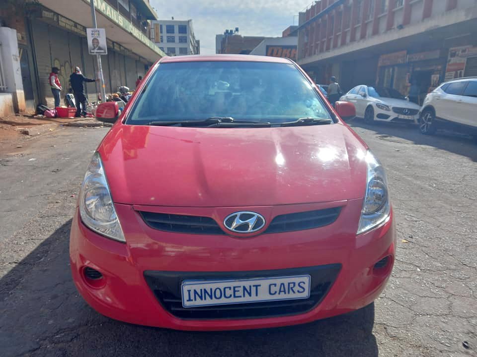 2012 HYUNDAI i20 1.6 PETROL, MANUAL, RED COLOR