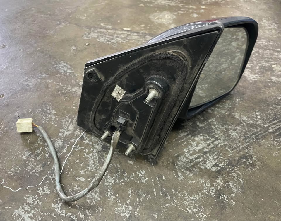Toyota Avanza Sidemirror Rightside - Private Seller Toyota Avanza Sidemirror Rightside - Private Seller