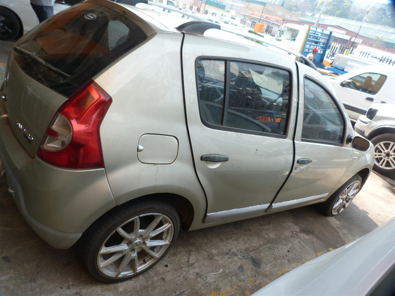 STRIPPING Renault Sandero 1.4 Ambiance - 2011 - Private Seller