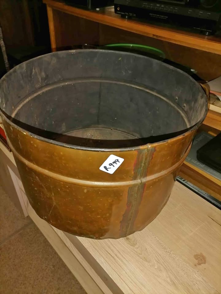 365 x 440 Antique Copper kettle / bucket 365 x 440 Antique Copper kettle / bucket