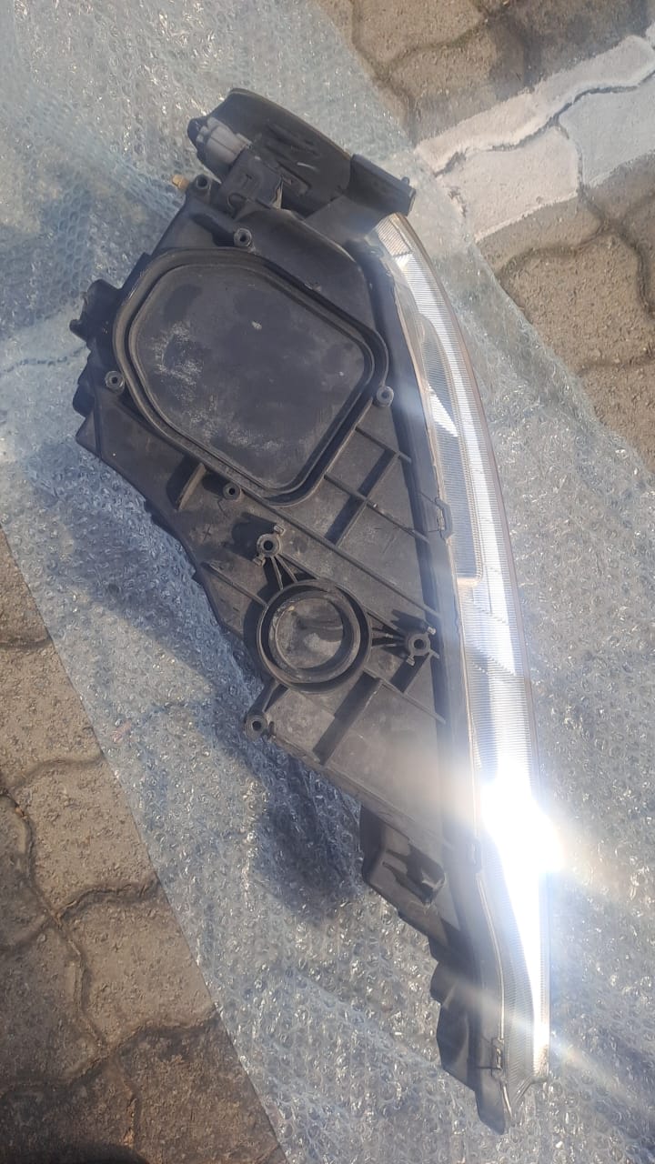 Honda FRV Headlights