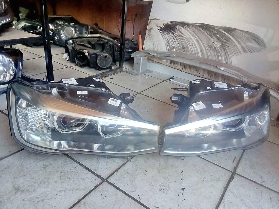 BMW X3 F25 HEADLIGHT - Private Seller BMW X3 F25 HEADLIGHT - Private Seller