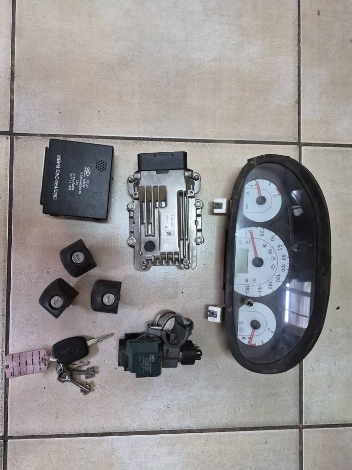 Mahindra Xylo Genio Complete Lockset For Sale Call or WhatsApp Willem - Private Seller Mahindra Xylo Genio Complete Lockset For Sale Call or WhatsApp Willem - Private Seller