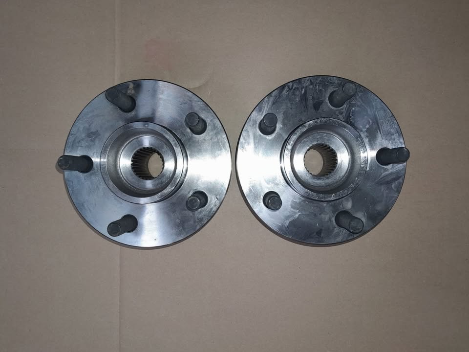 JEEP CHEROKEE XJ BOTH REAR WHEEL/ HUB & WRANGLER TJ FOR SALE - Private Seller JEEP CHEROKEE XJ BOTH REAR WHEEL/ HUB & WRANGLER TJ FOR SALE - Private Seller