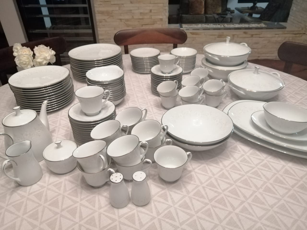 Noritake dinner set 108 pieces Noritake dinner set 108 pieces