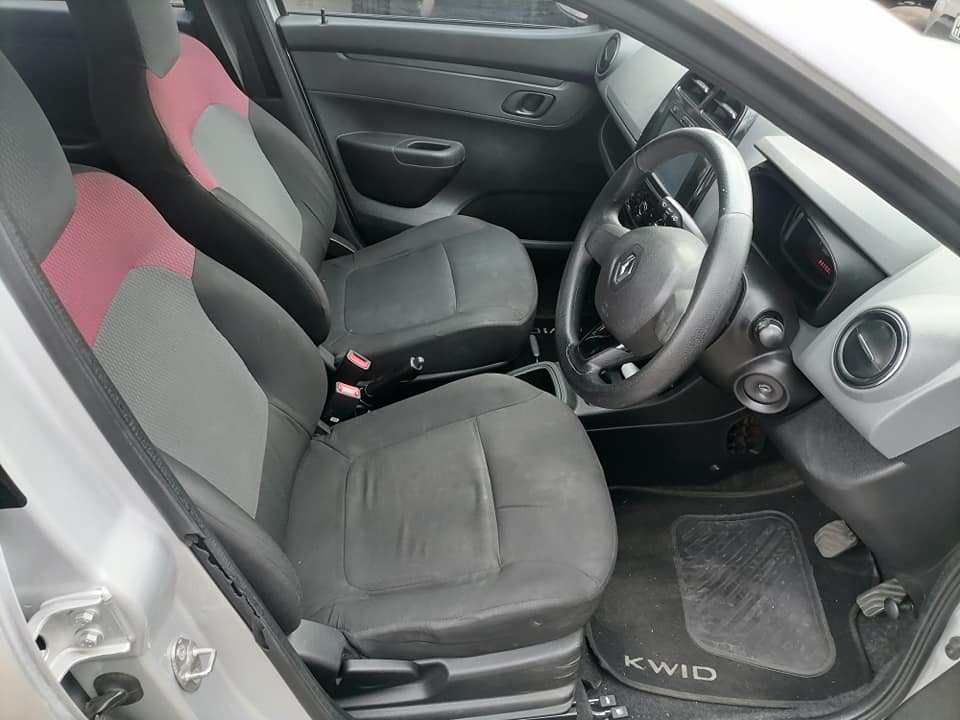 2018 Renault Kwid 1.0 Automatic Service book