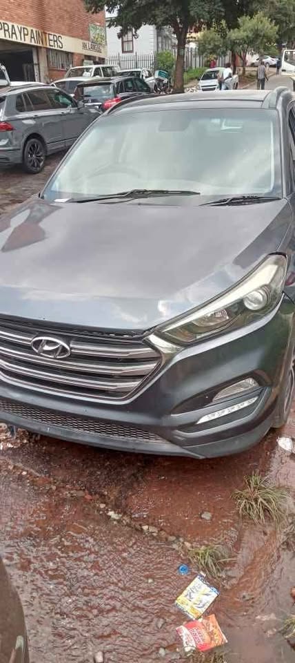 Hyundai Tucson 2017 automatic 4x4 petrol for stripping - Private Seller Hyundai Tucson 2017 automatic 4x4 petrol for stripping - Private Seller