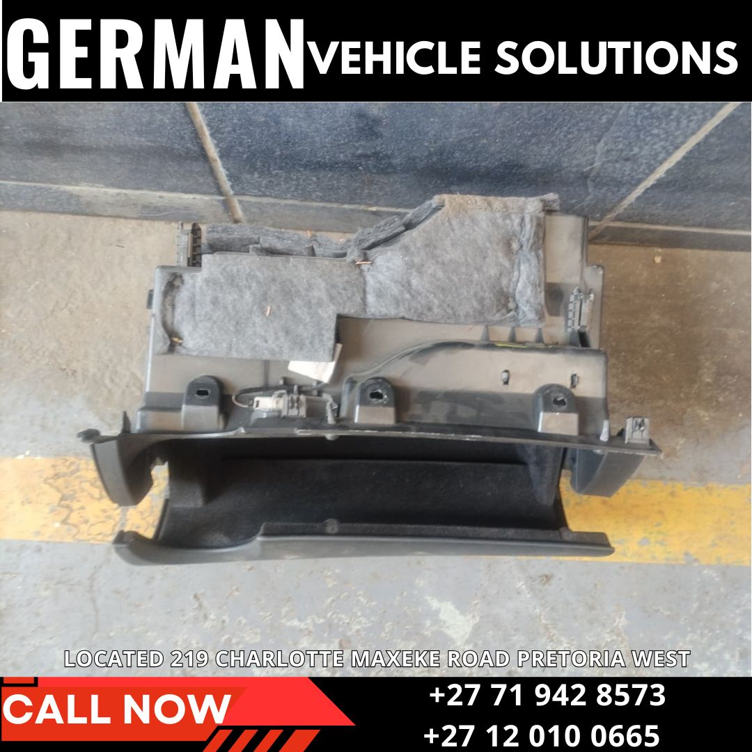 Mercedes Benz C180 W205 Glove Box for Sale - Private Seller Mercedes Benz C180 W205 Glove Box for Sale - Private Seller